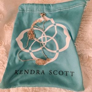 Small Kendra Scott necklace